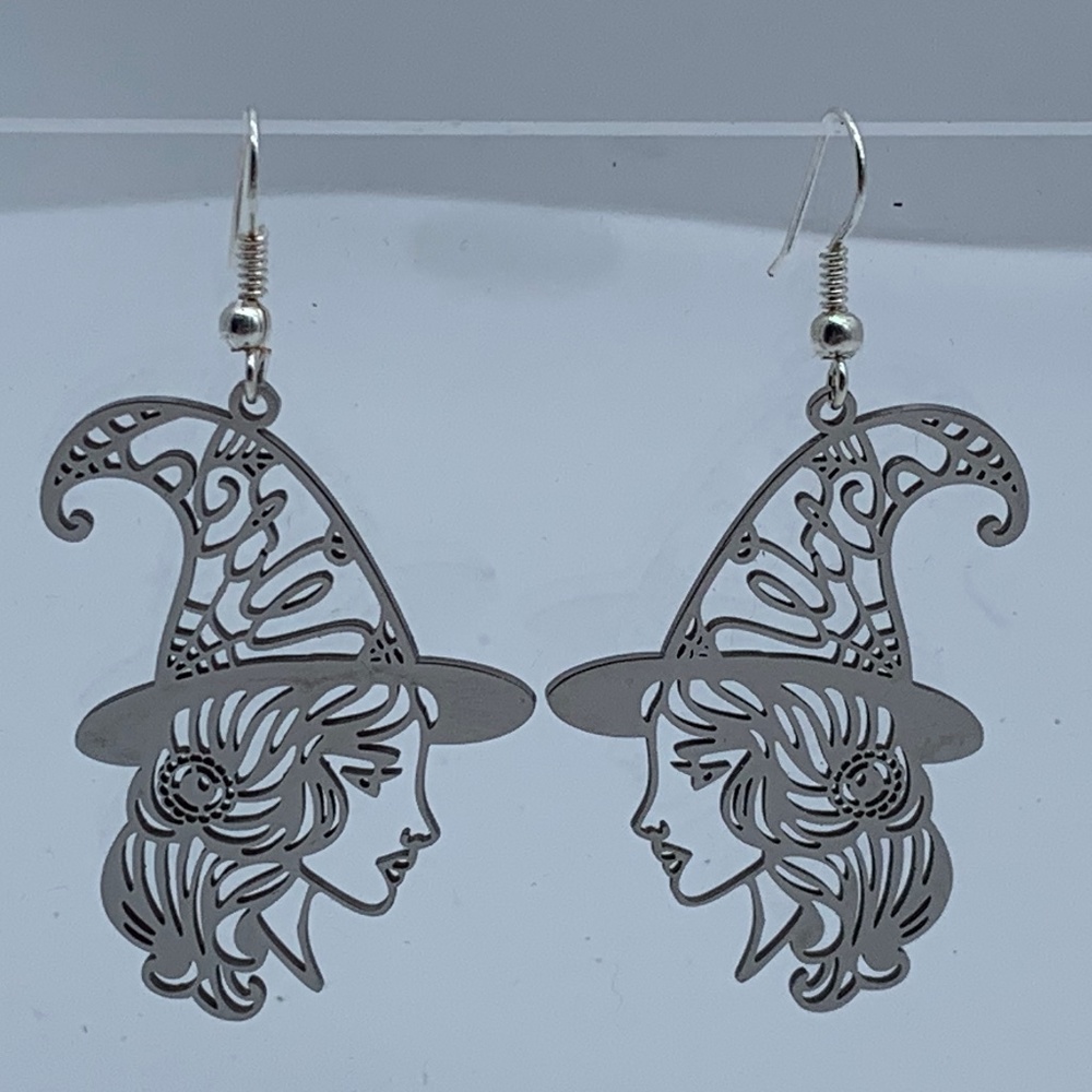 NWT. Handmade Witch Face and Hat Pierced Dangle Earrings!